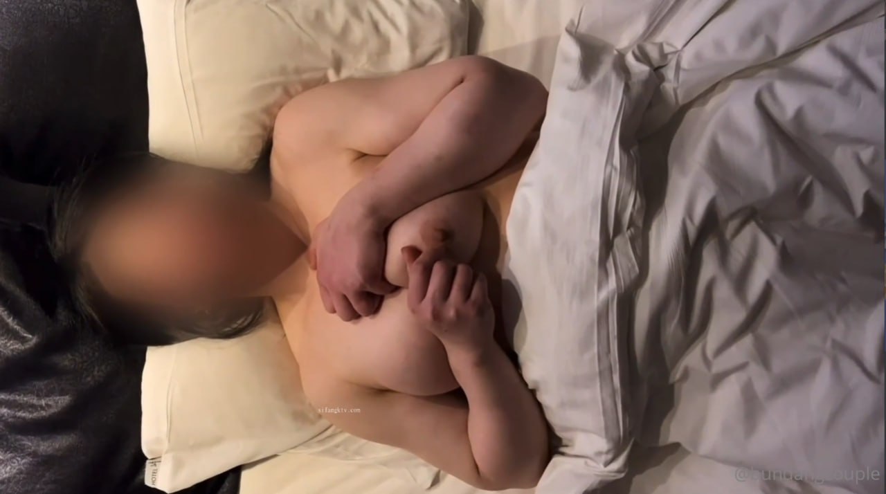 诺基亚X2榆林骚妇一边日屄一边坐在脸上日奶